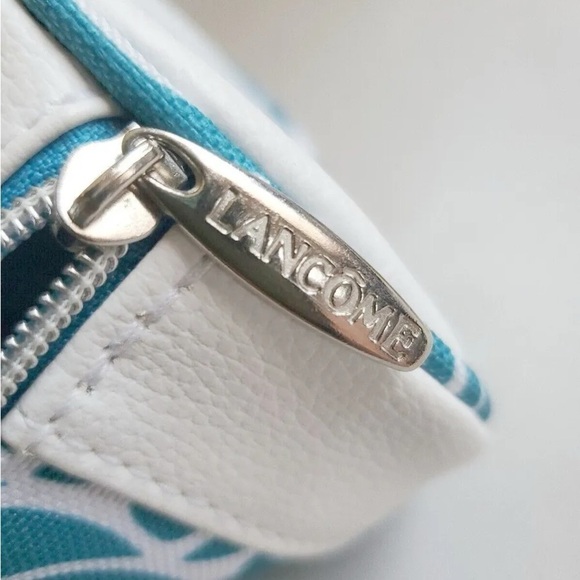 Lancome Round Makeup Bag Travel/Cosmetic Bag Case Small Teal & White Zip - Picture 2 of 4